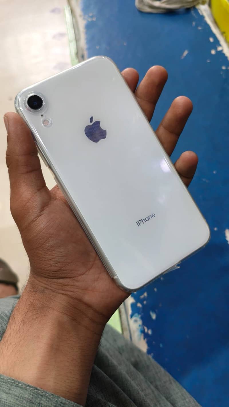 Apple iPhone XR 1