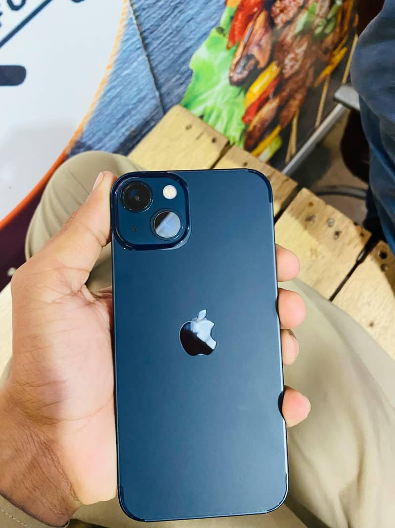 Apple iPhone 13 4