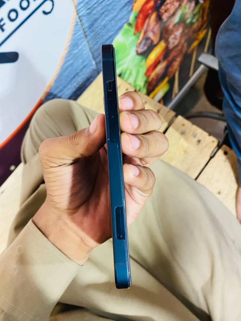 Apple iPhone 13 6