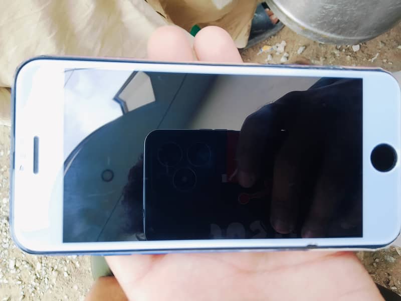 Apple iPhone 7 2