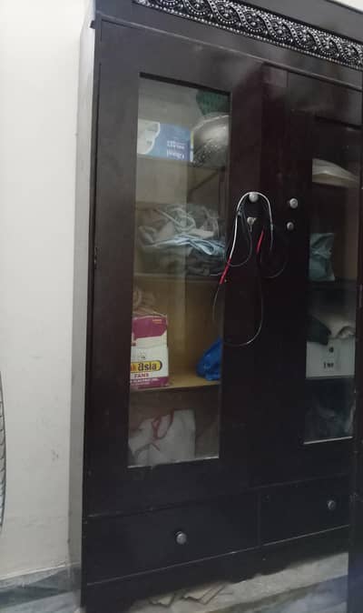 Kisi bhai ko ghar k lie yeh do Almarian chaie tu watspp per rabta kara