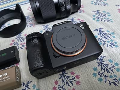 sony a7iii with sigma 35mm 1.4 DG DN 10/10 mint condition like new