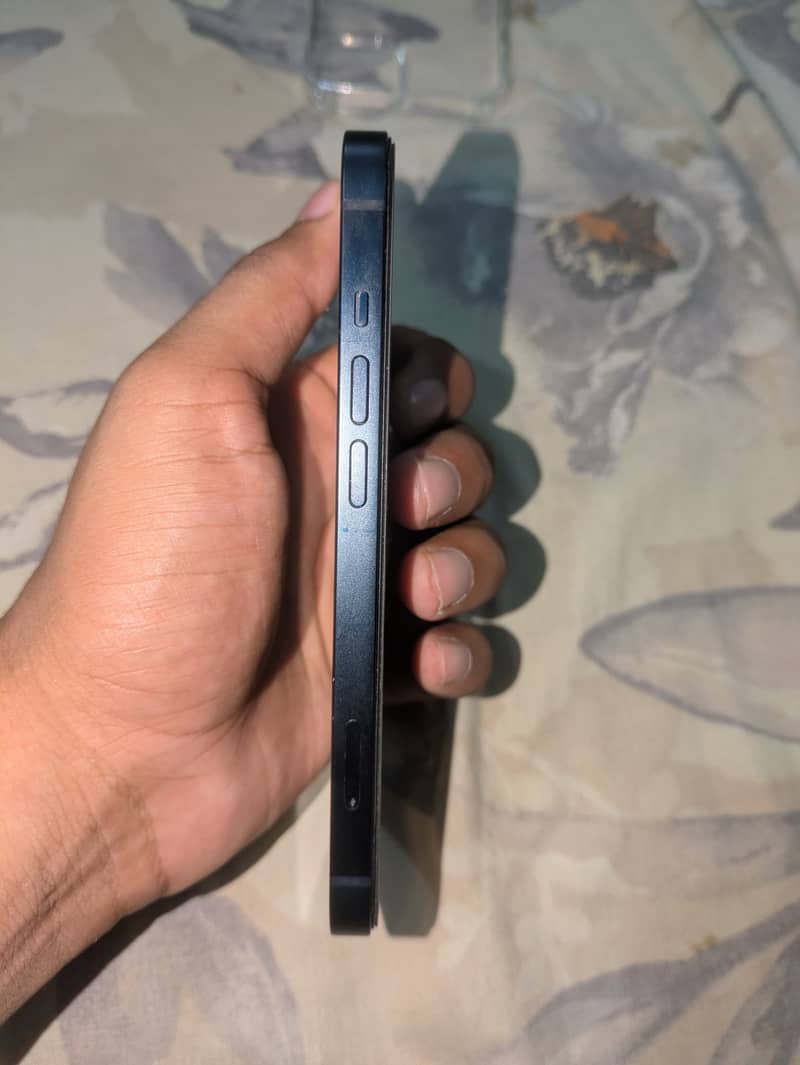 Apple iPhone 13 2