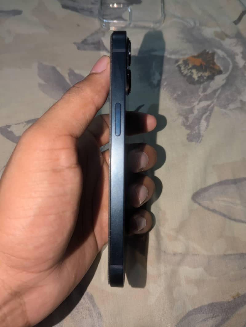 Apple iPhone 13 4