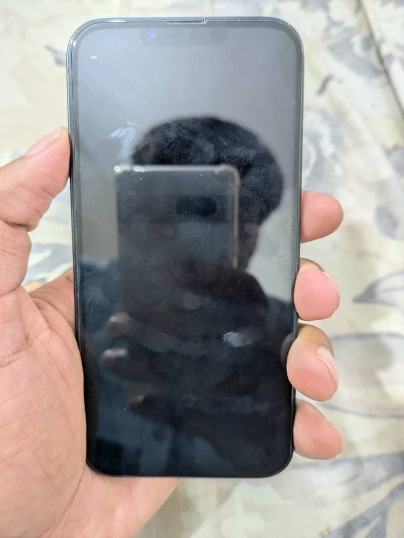 Apple iPhone 13 5