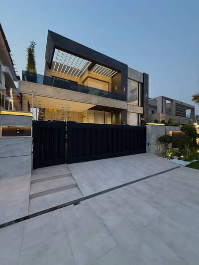 ONE KANAL BEAUTIFULL HOUSE AVAILABLE FOR RENT IN DHA PHASE 6