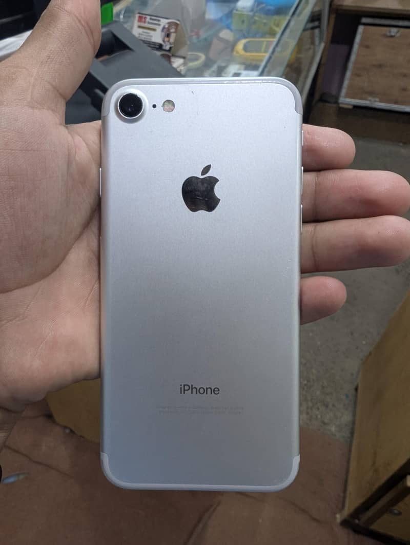 Apple iPhone 7 1