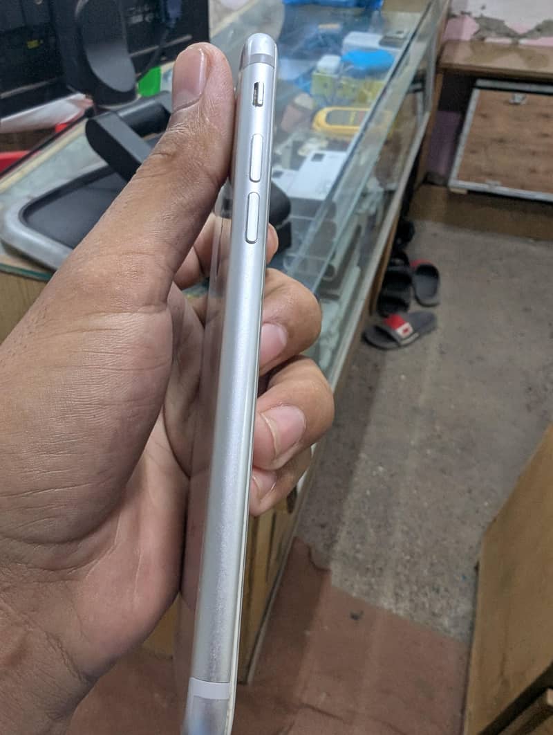 Apple iPhone 7 3