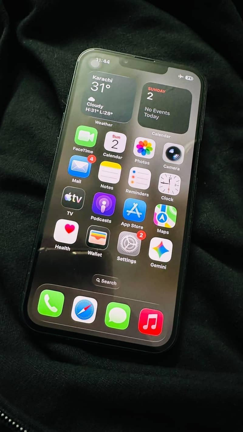 Apple iPhone 13 0