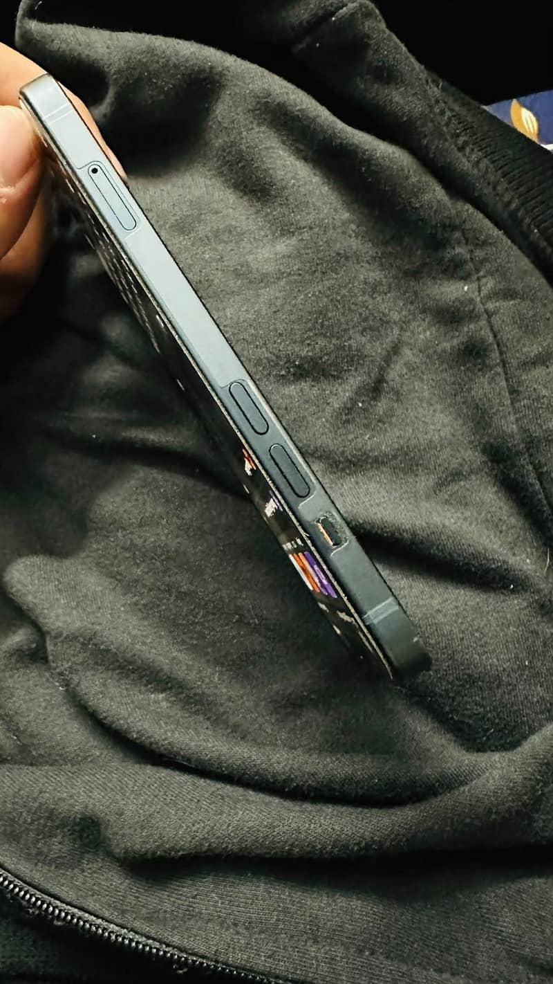 Apple iPhone 13 2