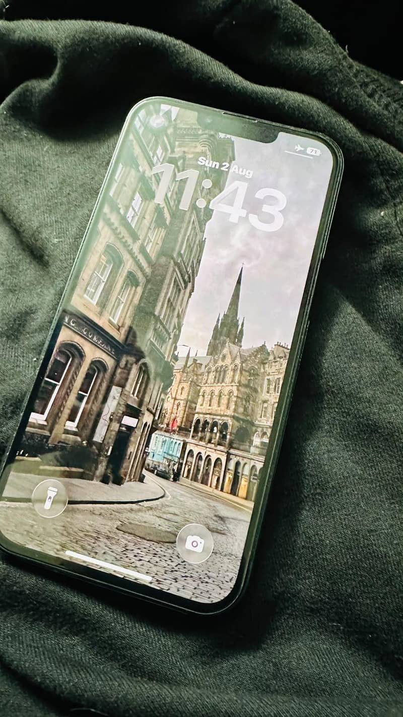 Apple iPhone 13 6