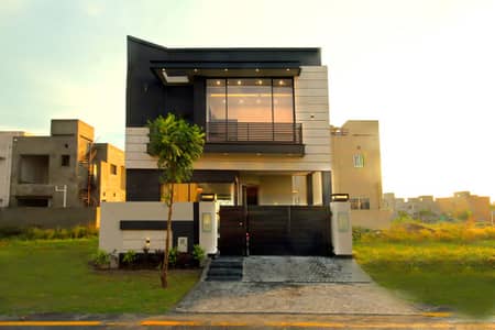 Presenting a beautifully designed 5 Marla modern house in the well-developed and secure 9 Town, Lahore.