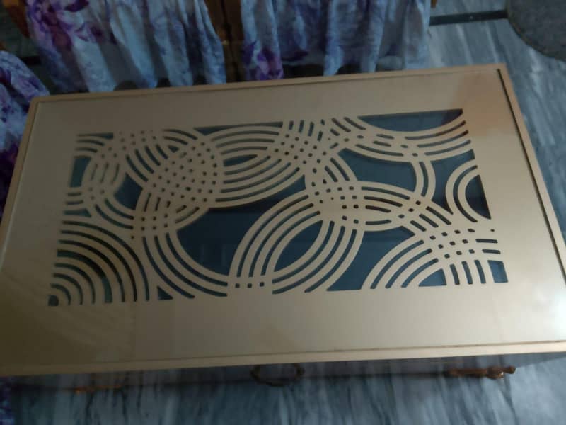 DINING TABLE 4