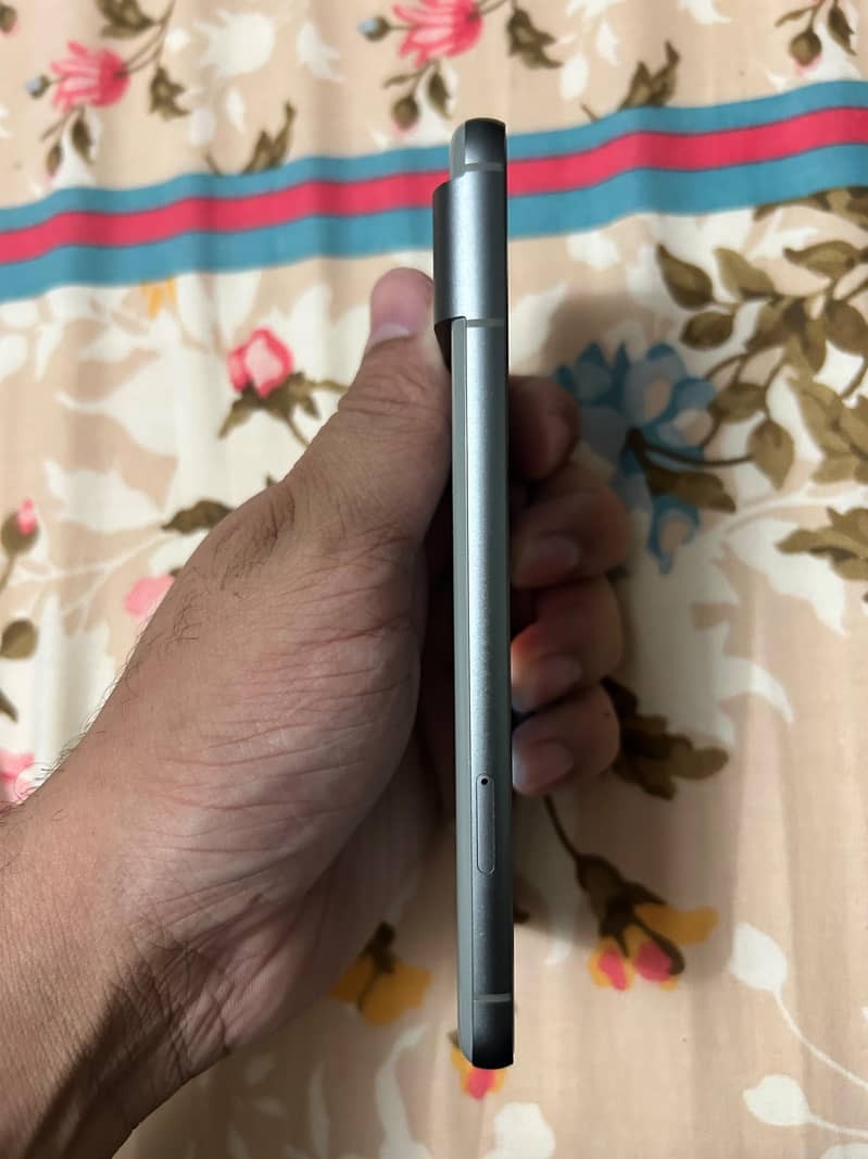 Google Pixel 8 4