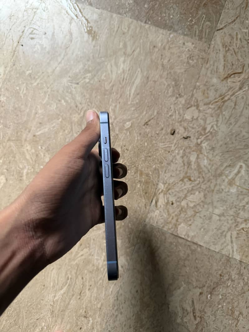 Apple iPhone 14 4