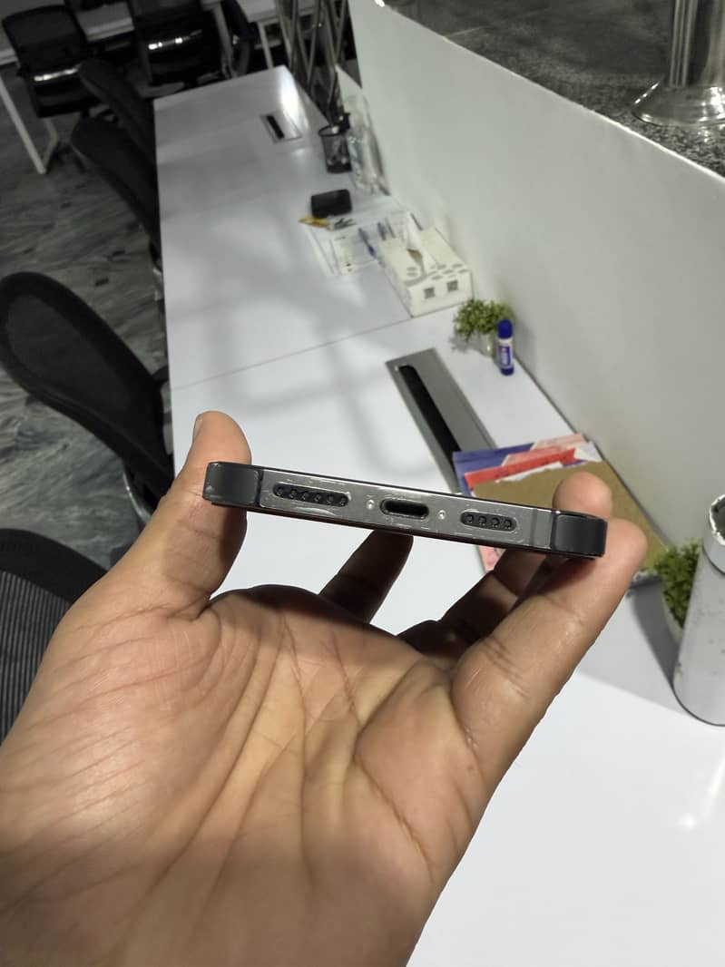 Apple iPhone 13 Pro Max 4