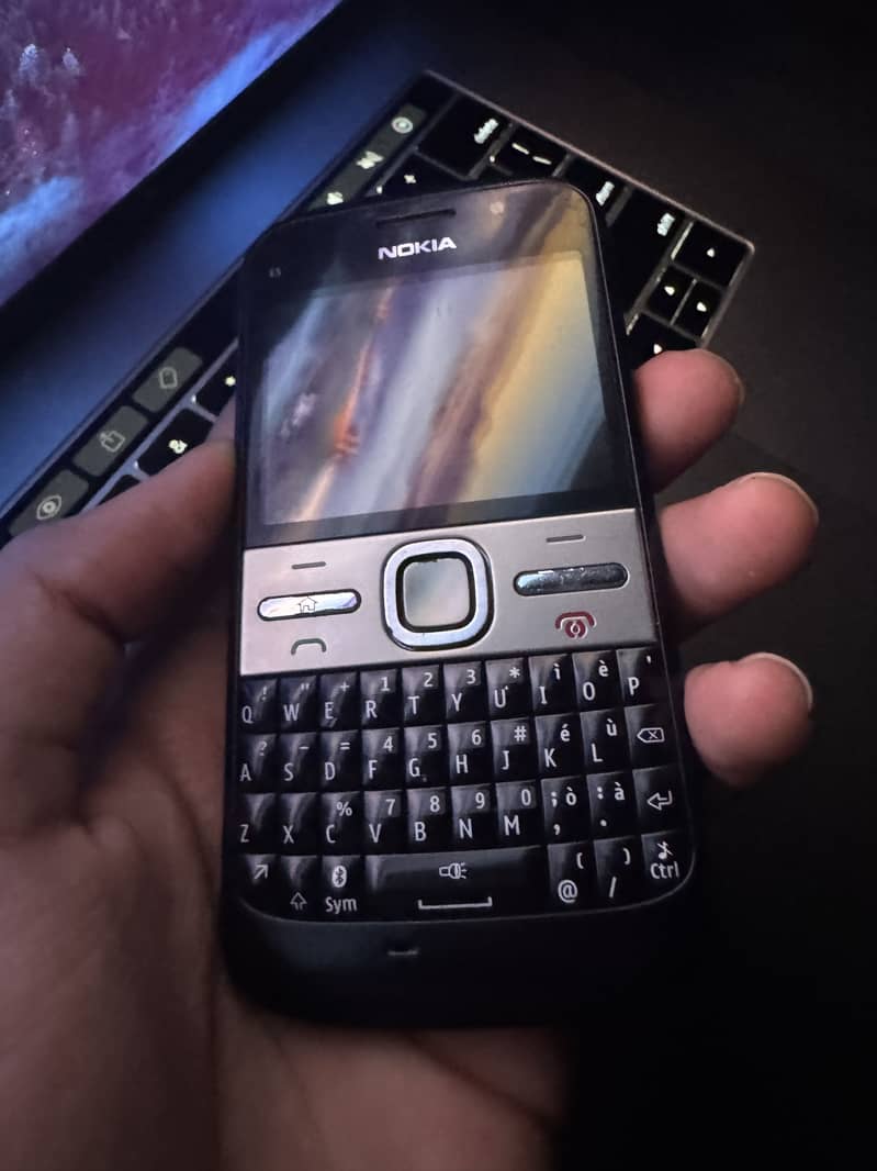 Nokia E5 4G 0