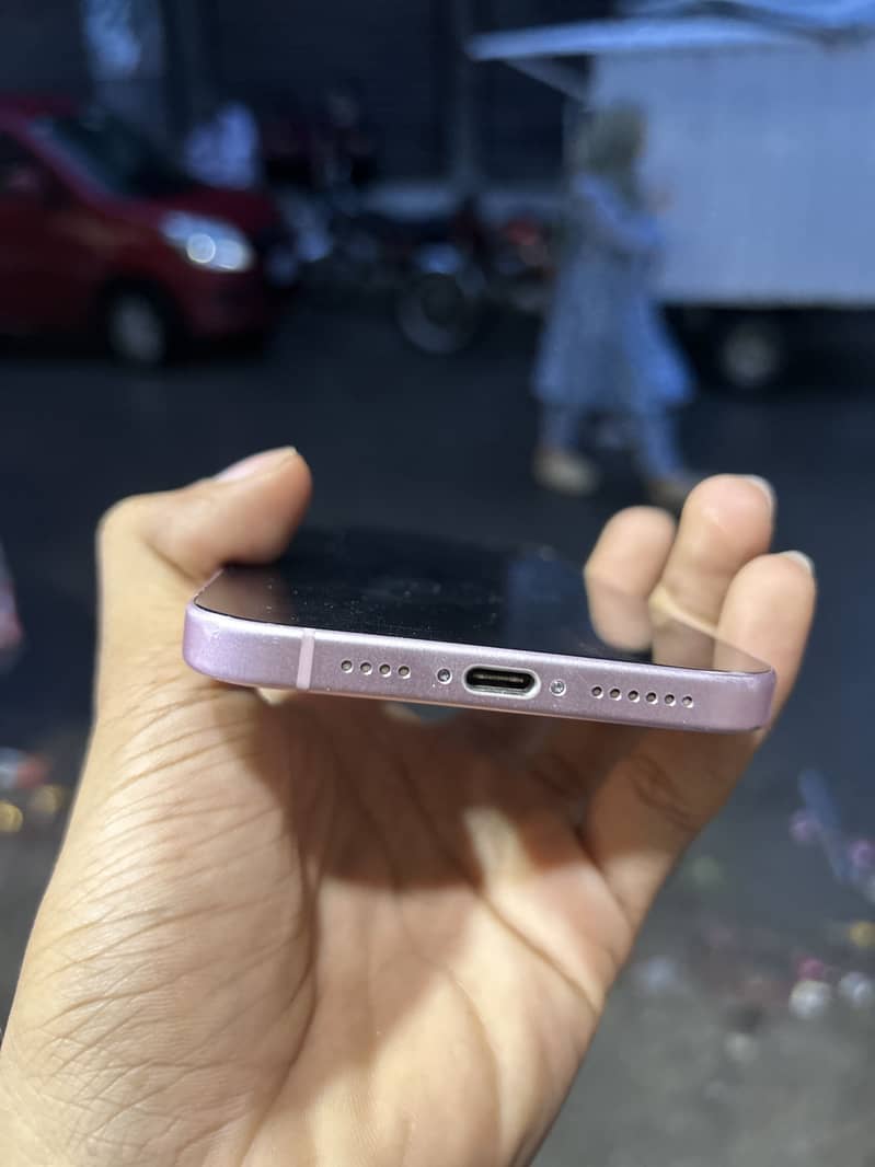 iPhone 15 plus 4