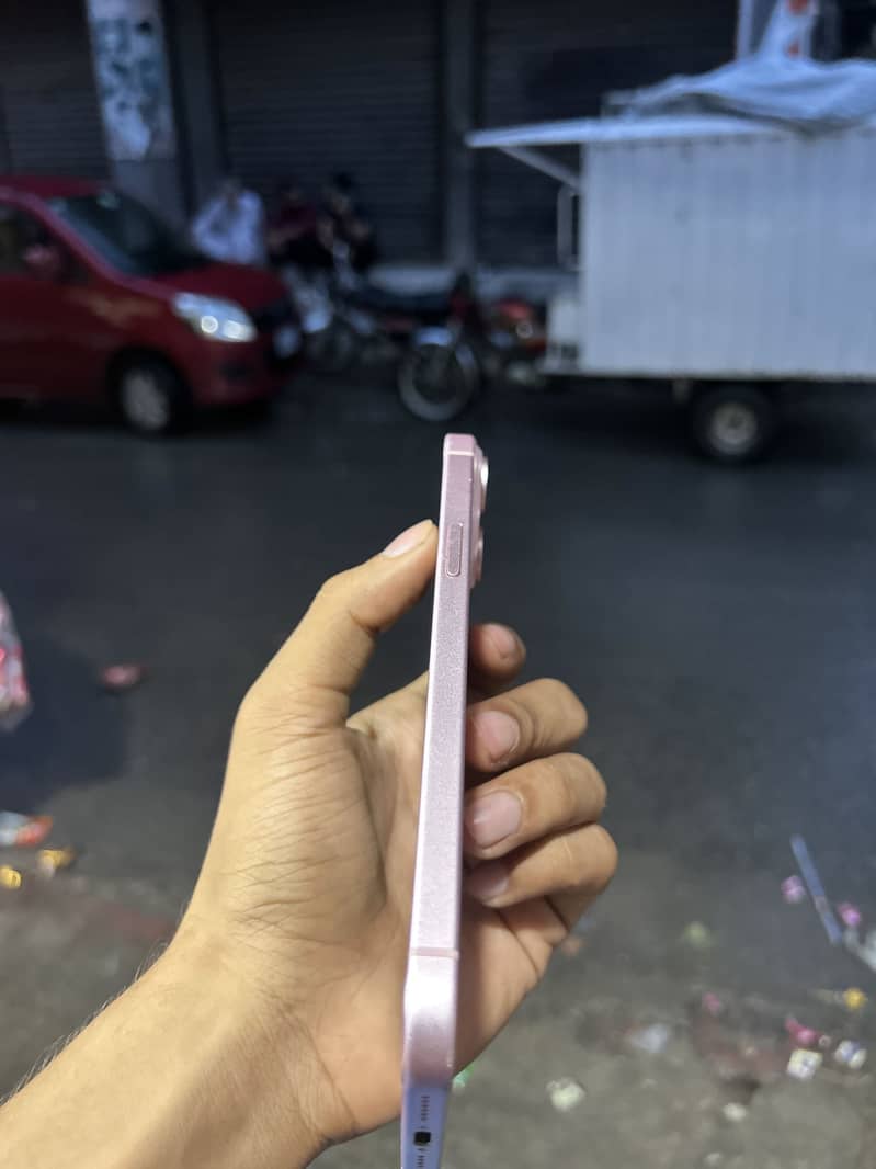 iPhone 15 plus 5
