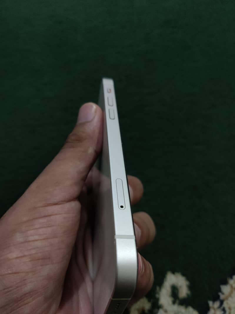 Apple iPhone 12 6