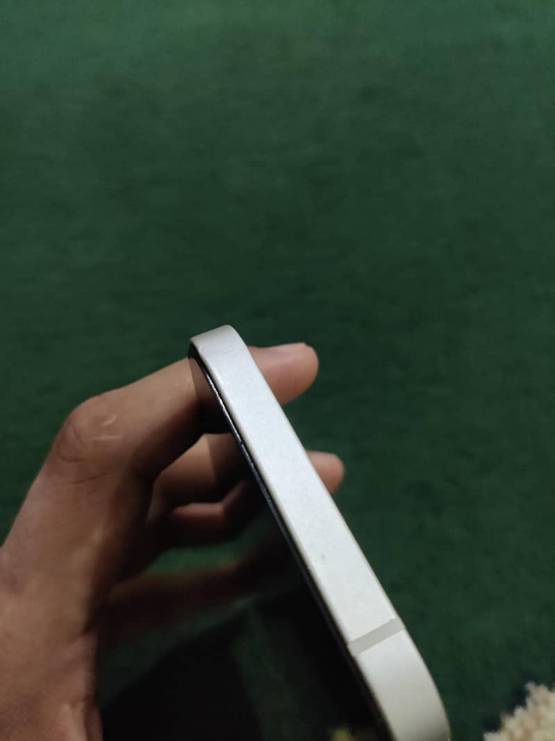 Apple iPhone 12 7