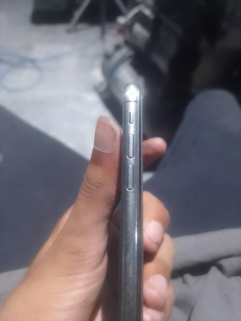 Apple iPhone X 3