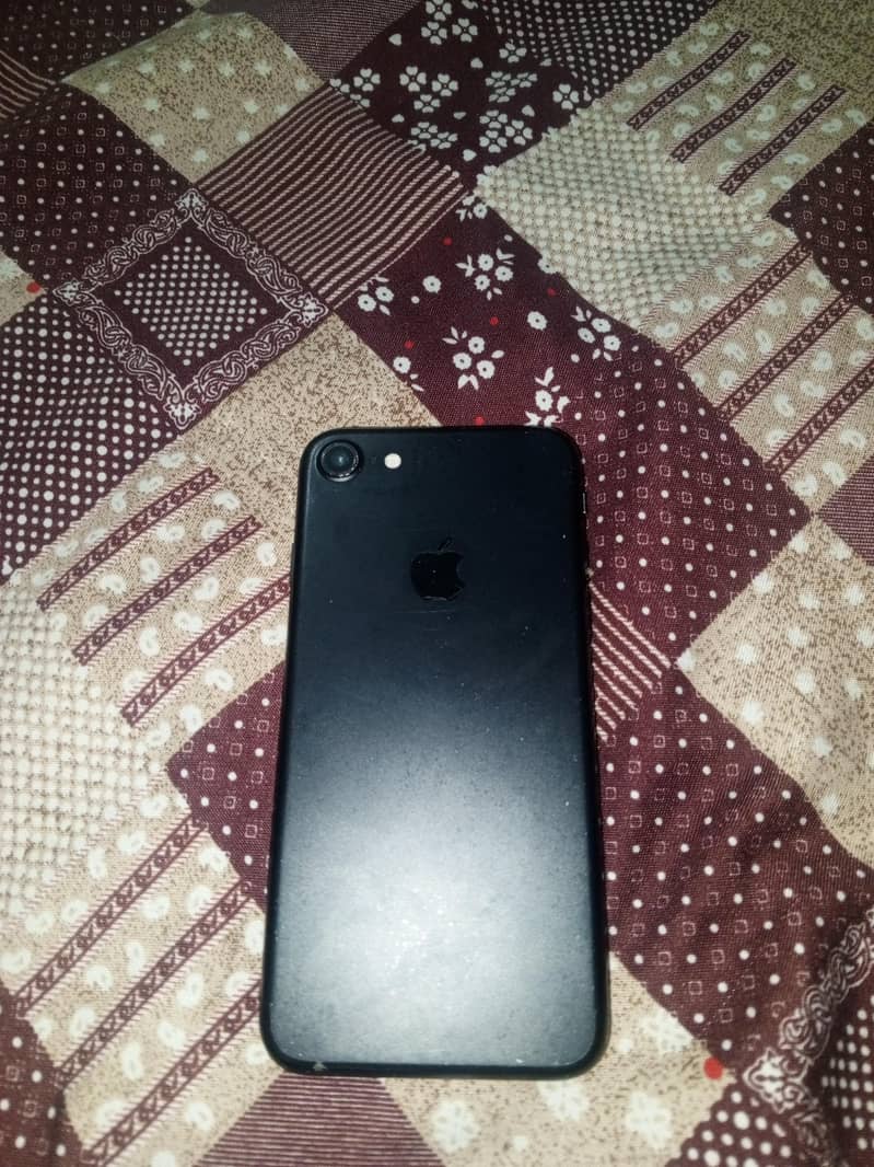 Apple iPhone 7 1