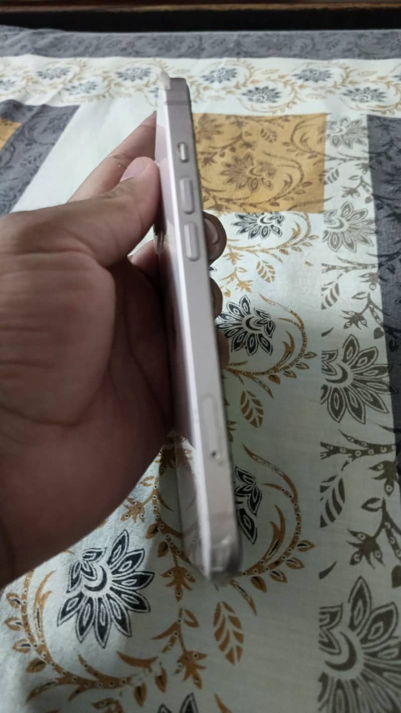 Apple iPhone 13 3