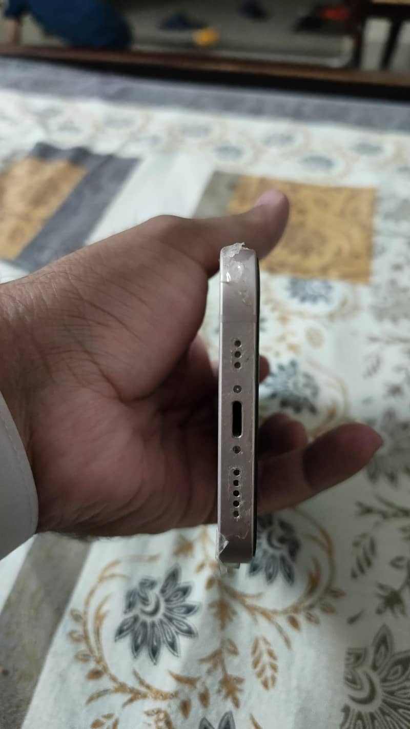 Apple iPhone 13 4
