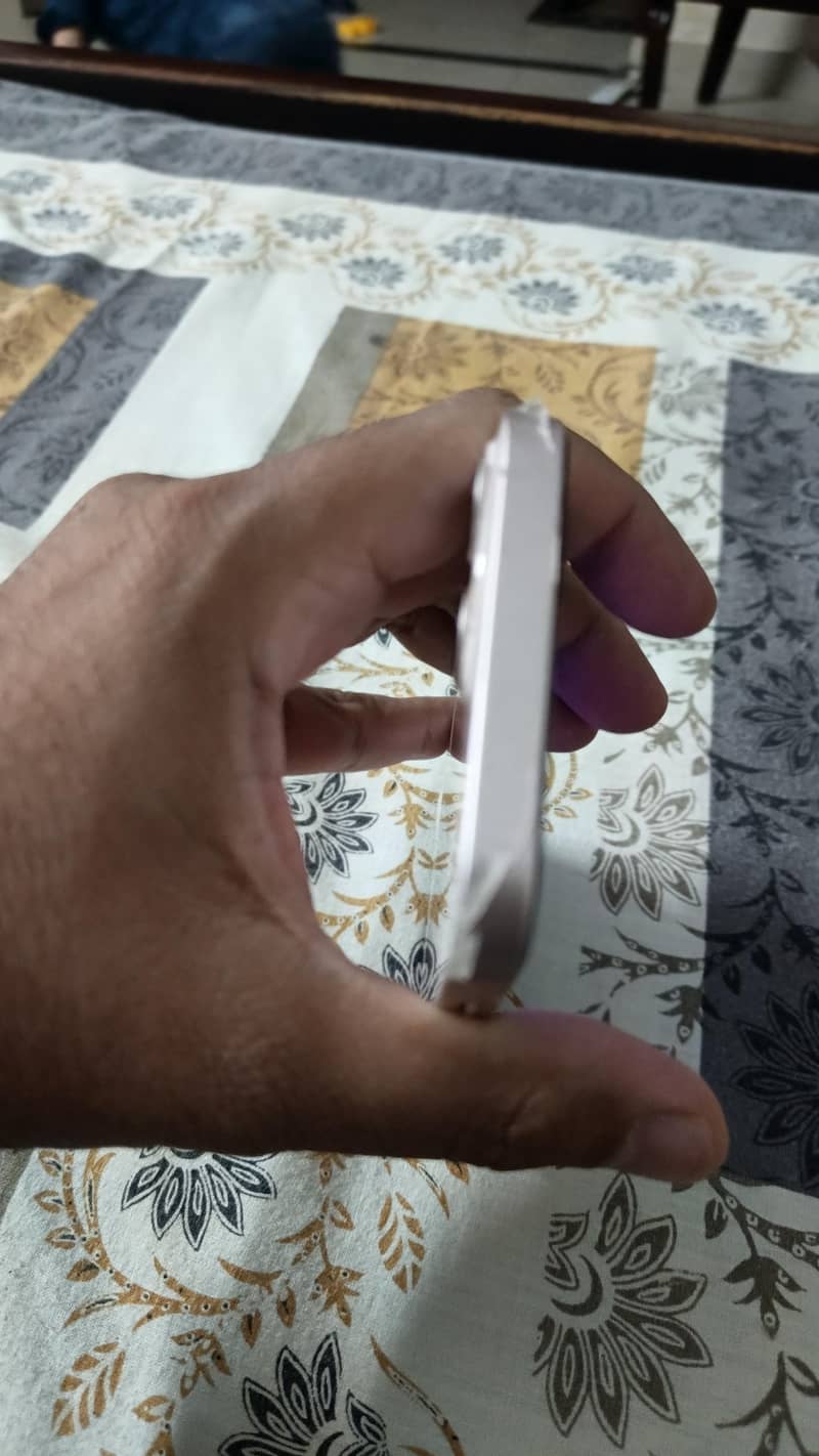 Apple iPhone 13 5