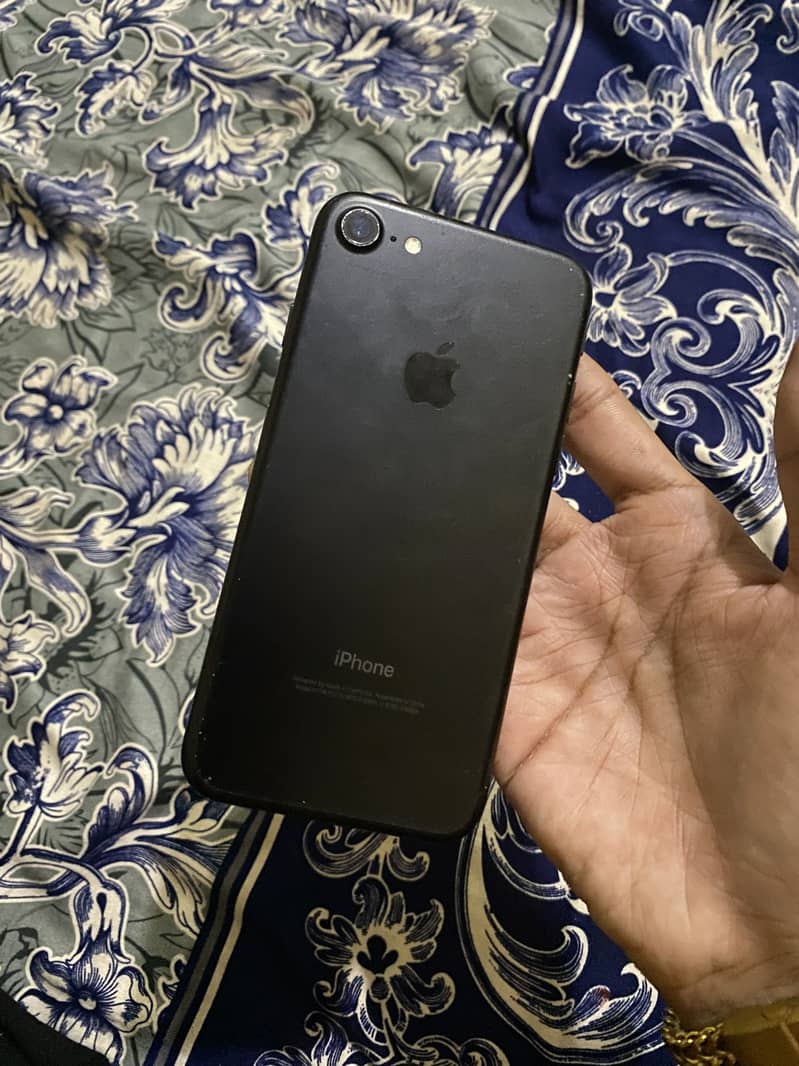 Apple iPhone 7 1