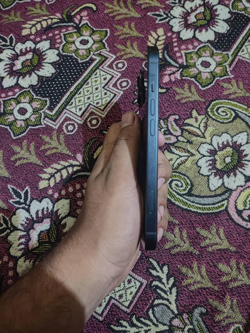 Apple iPhone 13 6