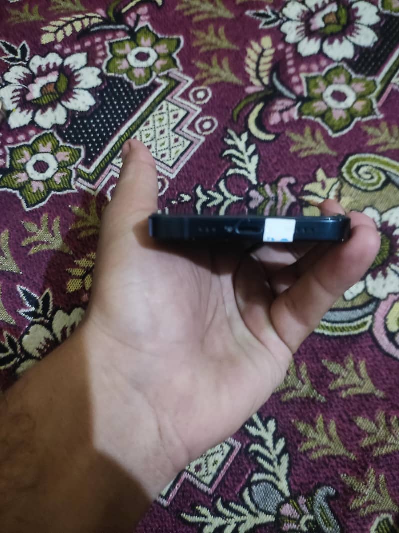 Apple iPhone 13 7