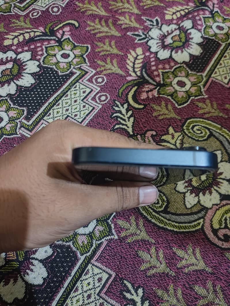 Apple iPhone 13 8