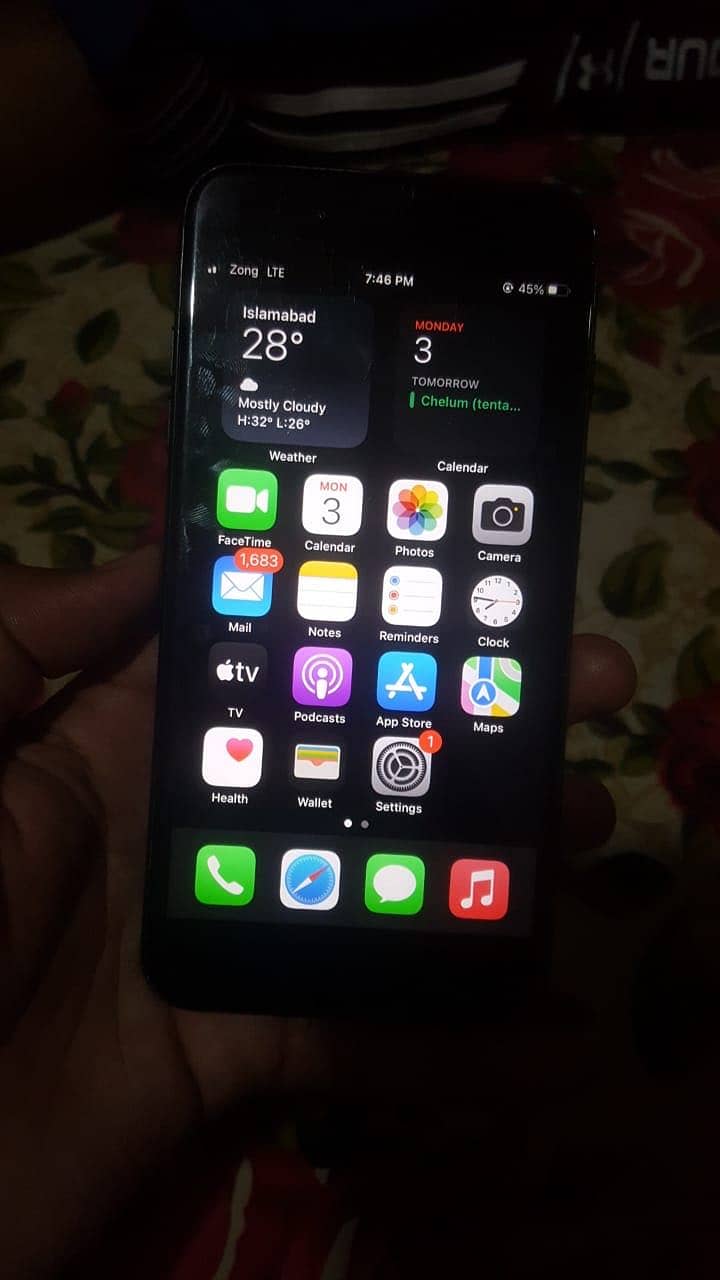 Apple iPhone 7 Plus 0