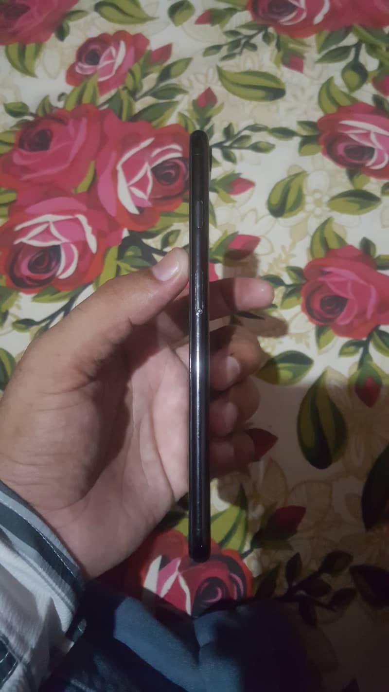 Apple iPhone 7 Plus 5