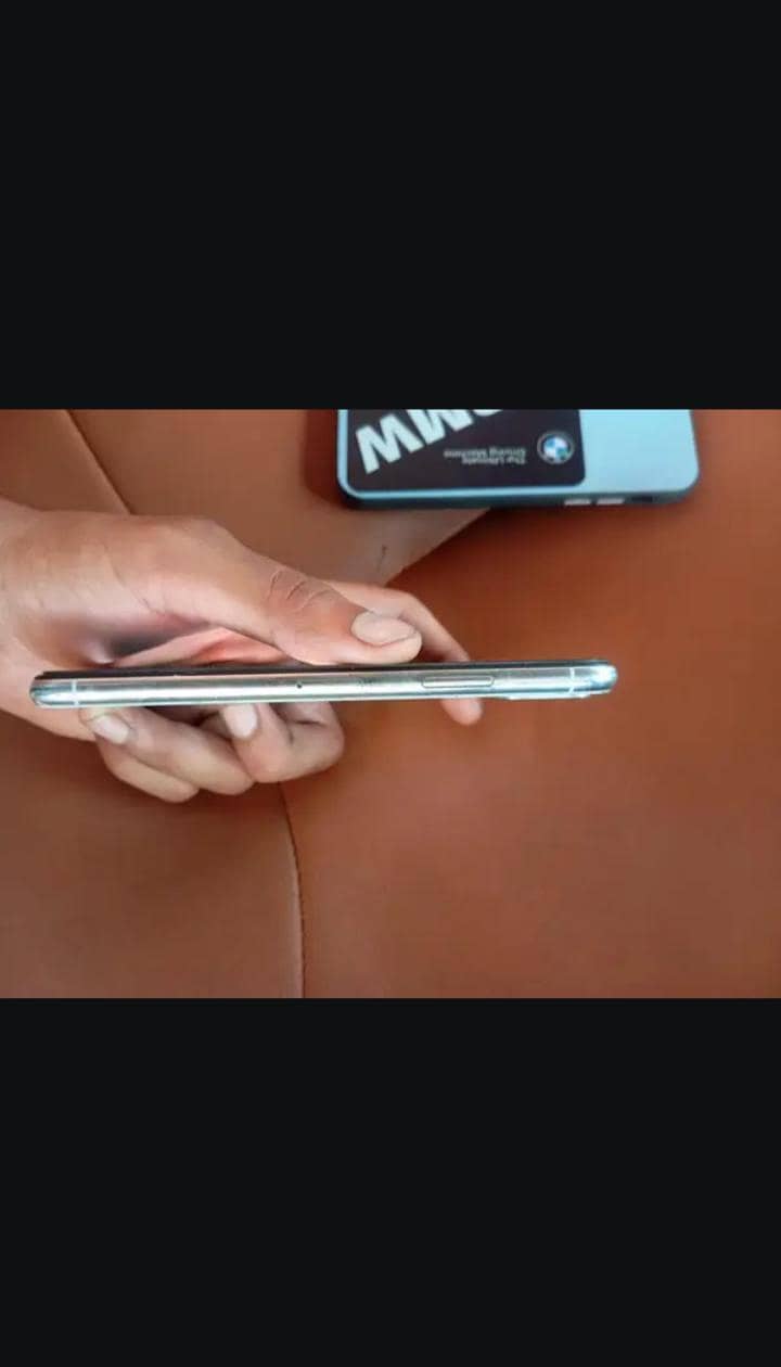 Apple iPhone X 3