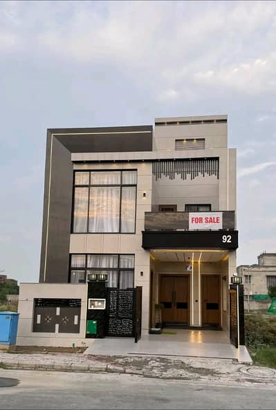 5 Marla Luxury House is Available for Rent in Bahria Town Lahore