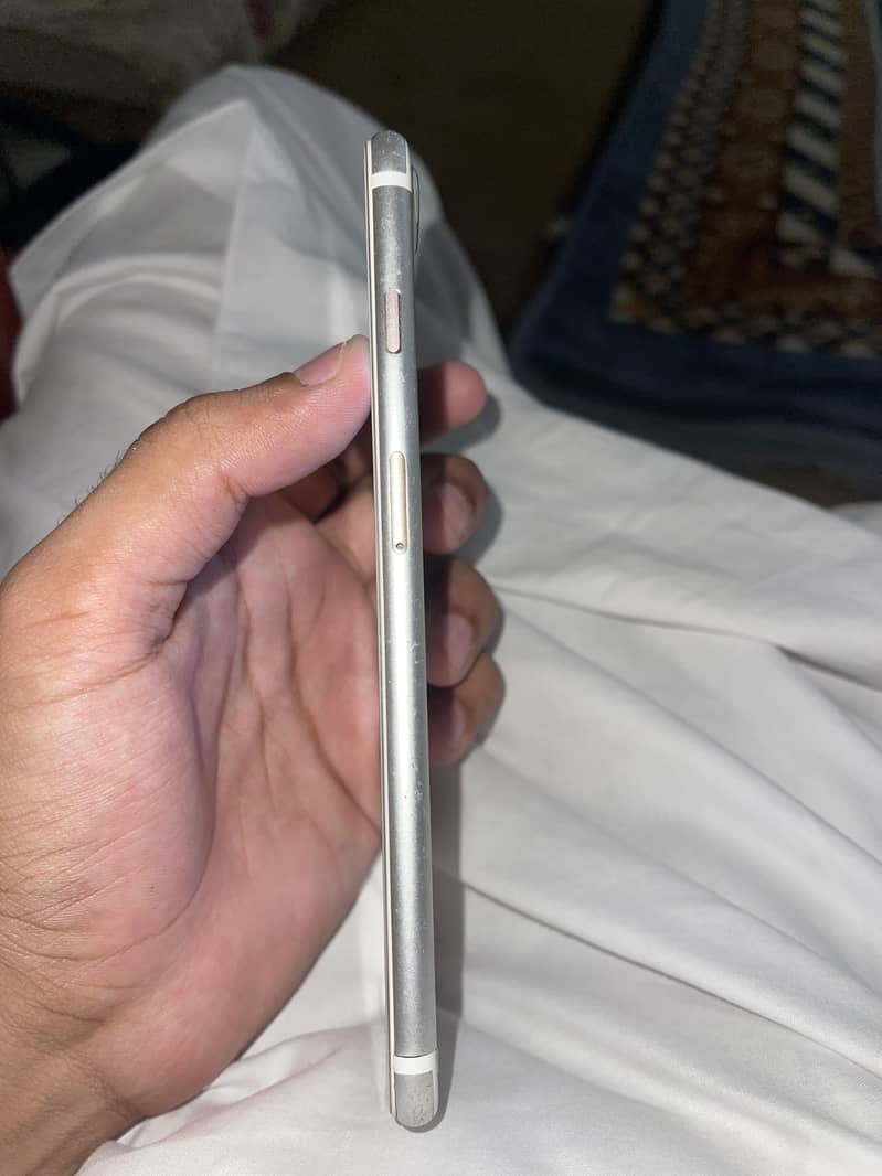 Apple iPhone 7 Plus 2