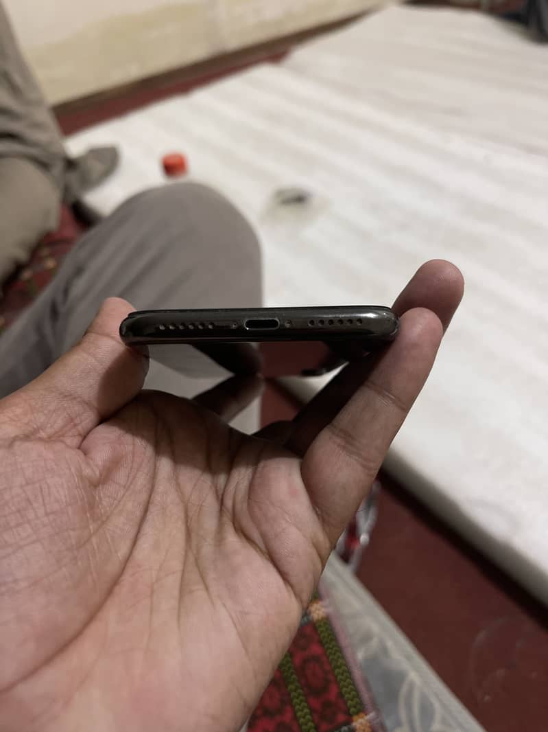 Apple iPhone X 3