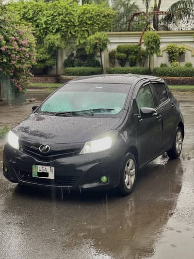Toyota Vitz 2011 contect on whatsapp 03217683200