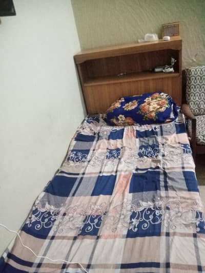 4 *7 bed without mattress