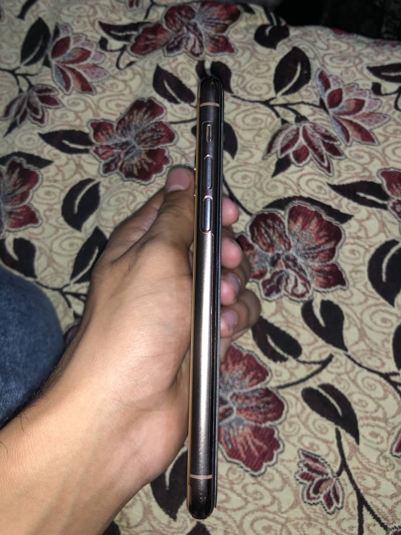 Apple iPhone 11 Pro 1