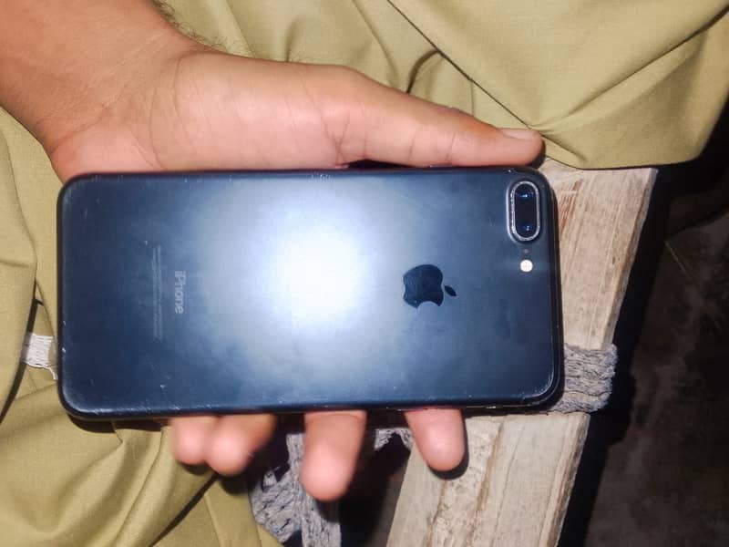 Apple iPhone 7 Plus 1