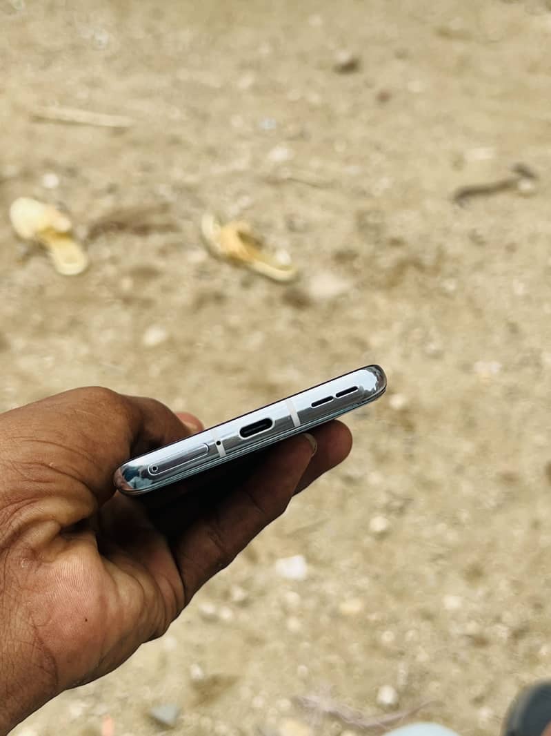 One Plus 9 Pro 5G 4