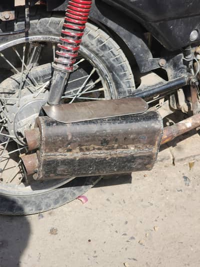 70 motorcycle ka lea  silencer jas bhi ko chayie