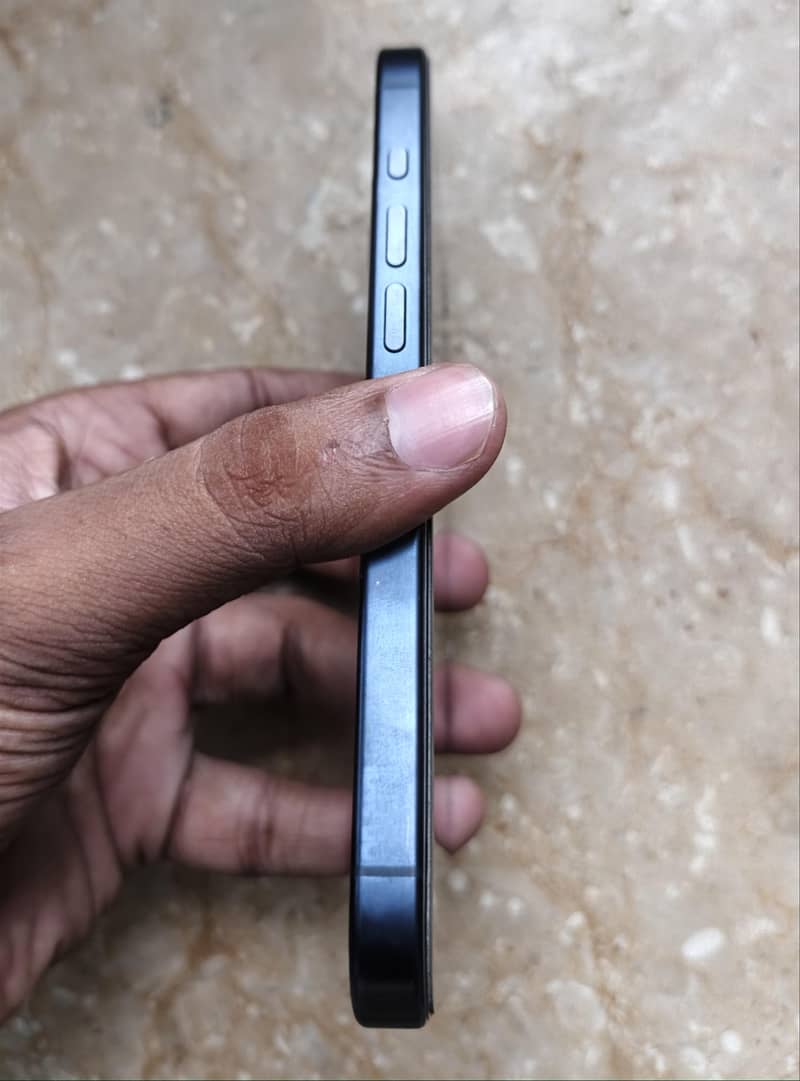 Apple iPhone 15 Pro 3