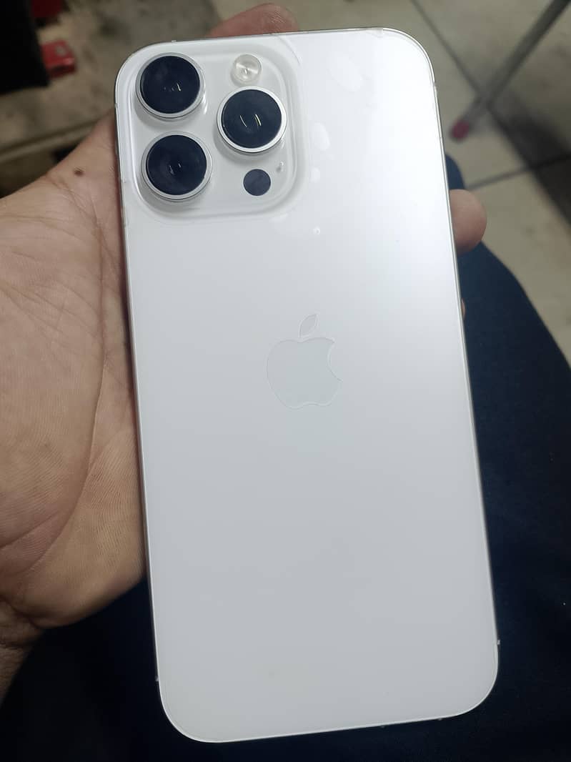 Apple iPhone 16 Pro Max 1