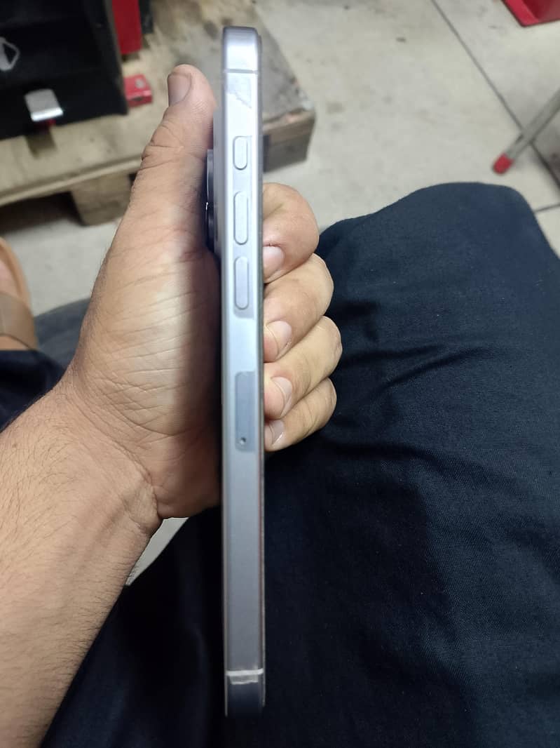 Apple iPhone 16 Pro Max 3