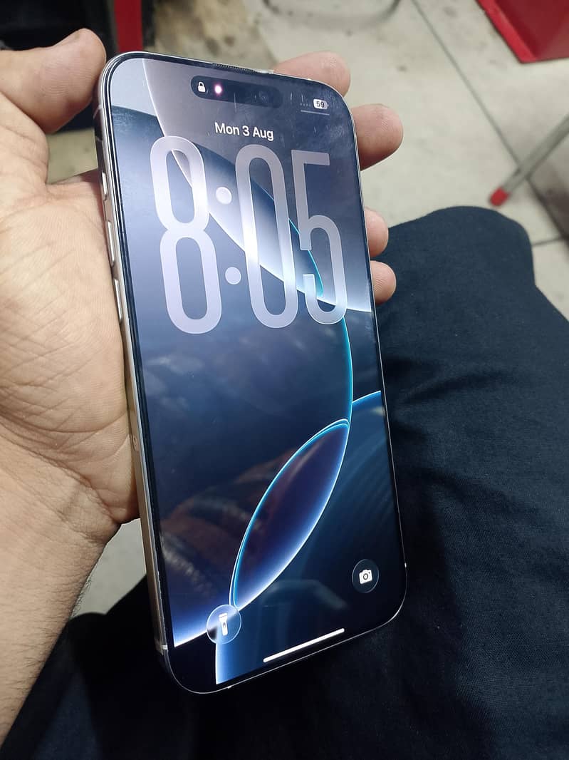 Apple iPhone 16 Pro Max 4